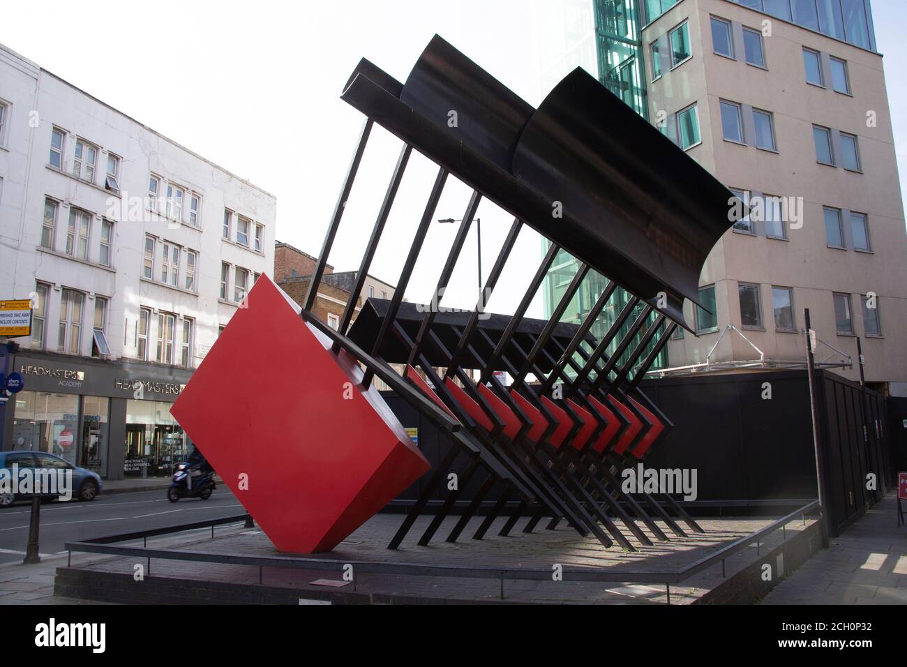 Clarion Sculpture par Philip King, Fulham Broadway, Londres SW6, Royaume-Uni Banque D'Images