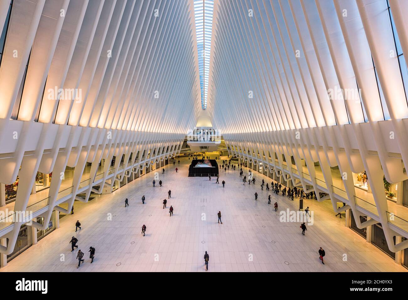 La VILLE DE NEW YORK, USA - 23 octobre 2016 : Le World Trade Center Westfield Mall et centre des transports dans le Lower Manhattan. Banque D'Images