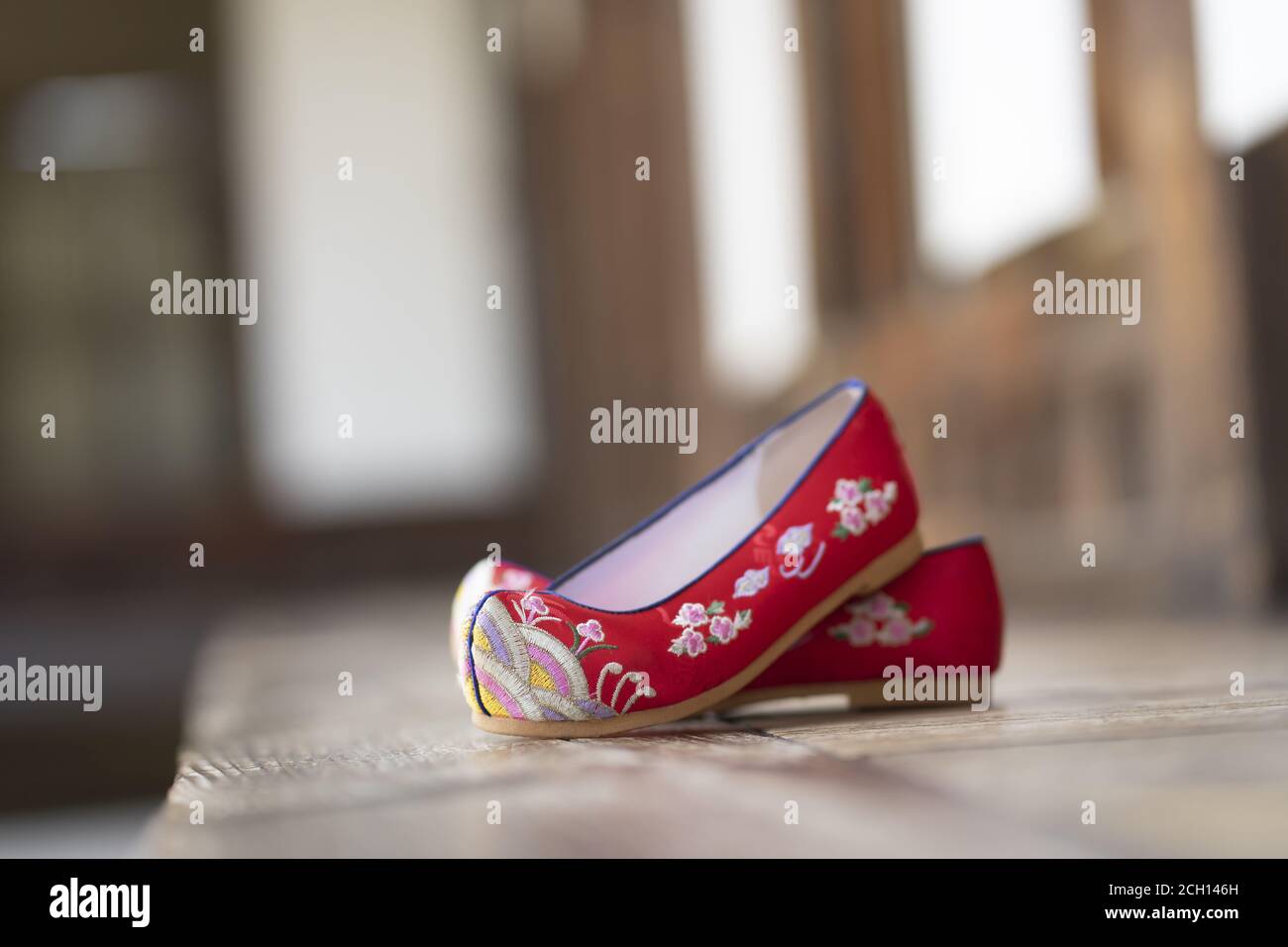 Image traditionnelle coréenne, chaussures de fleurs Banque D'Images