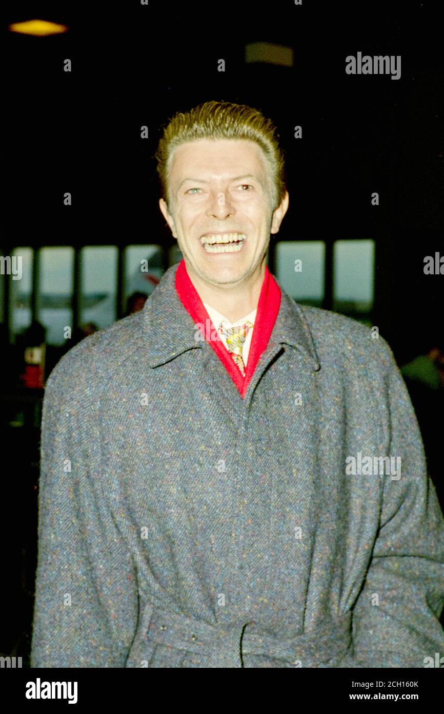 Rock and Roll Legend David Bowie arrivant à Londres Heathrow Aéroport Banque D'Images