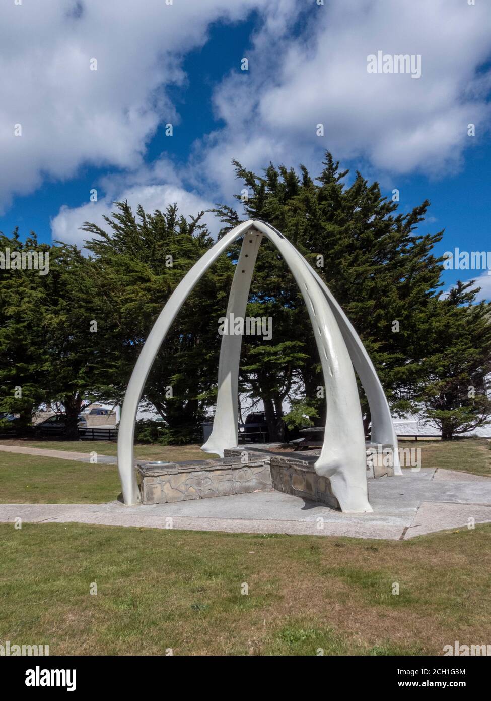 Territoire britannique d'outre-mer, îles Falkland, Stanley. Arche de baleine, vers 1933, des mâchoires de deux baleines bleues. Banque D'Images