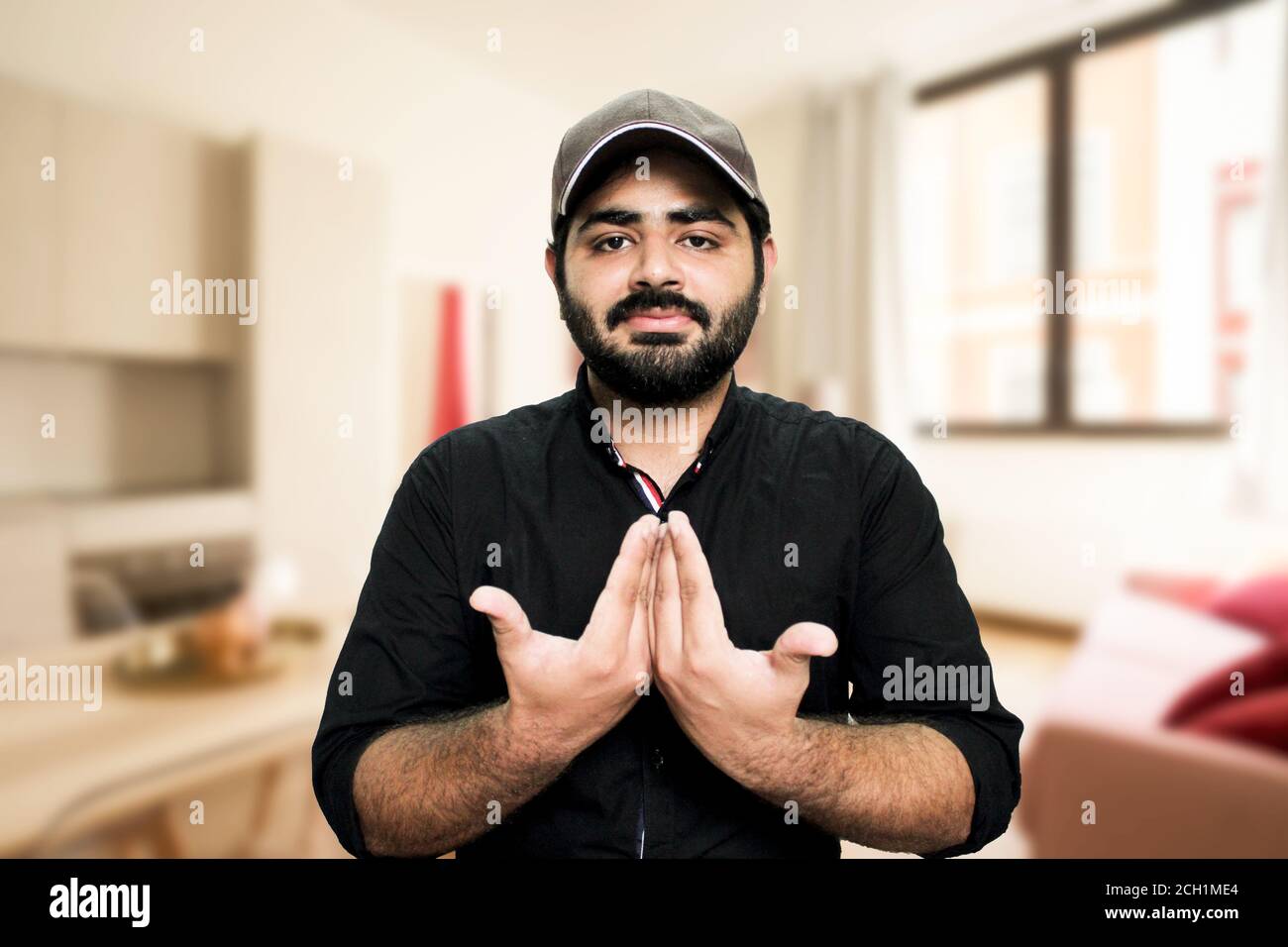 personne atteinte d'une déficience auditive communiquant via la langue des signes sur la vidéo appeler Banque D'Images