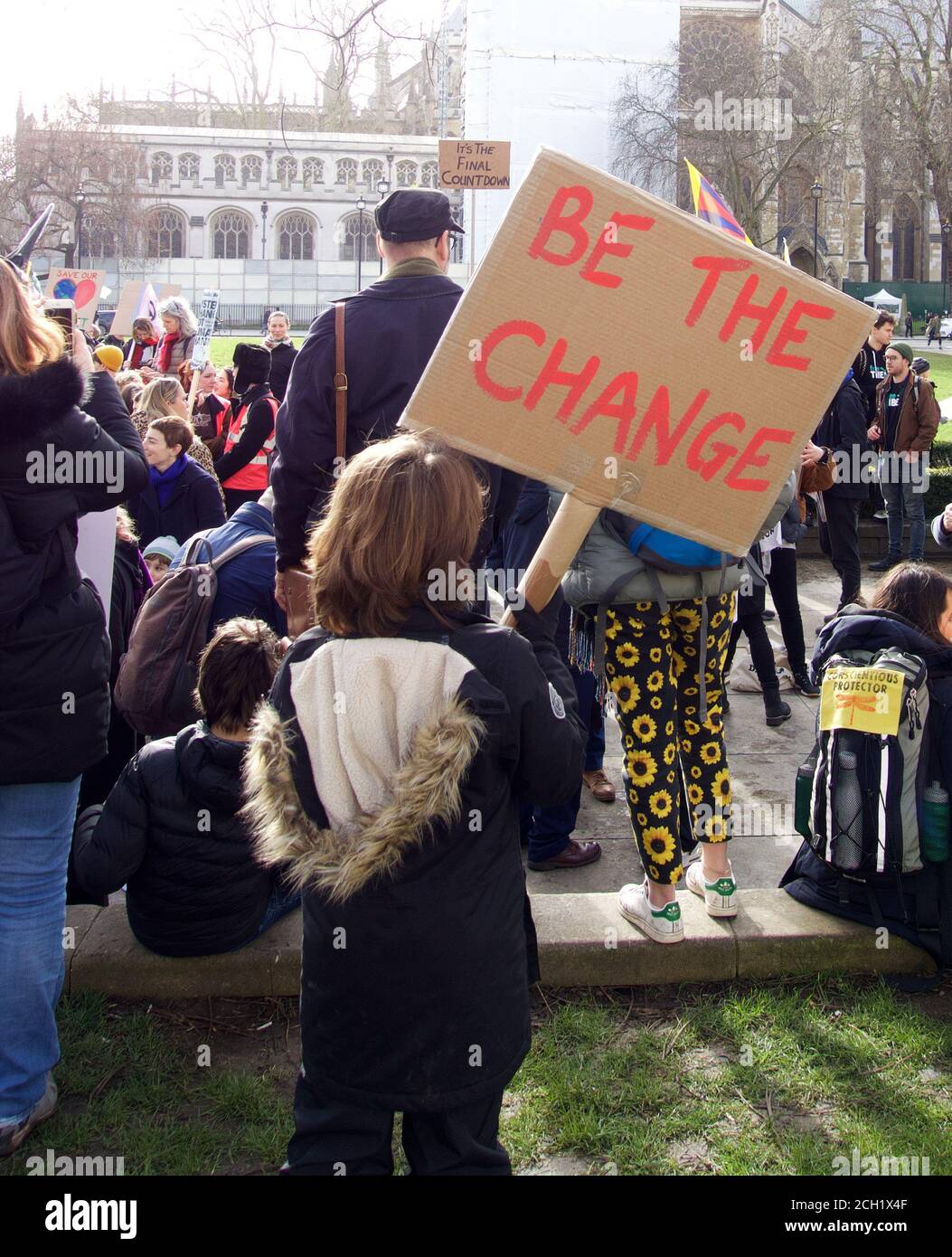 02/14/2020 - un enfant tient une bannière à la grève climatique de Londres (Place du Parlement) Banque D'Images