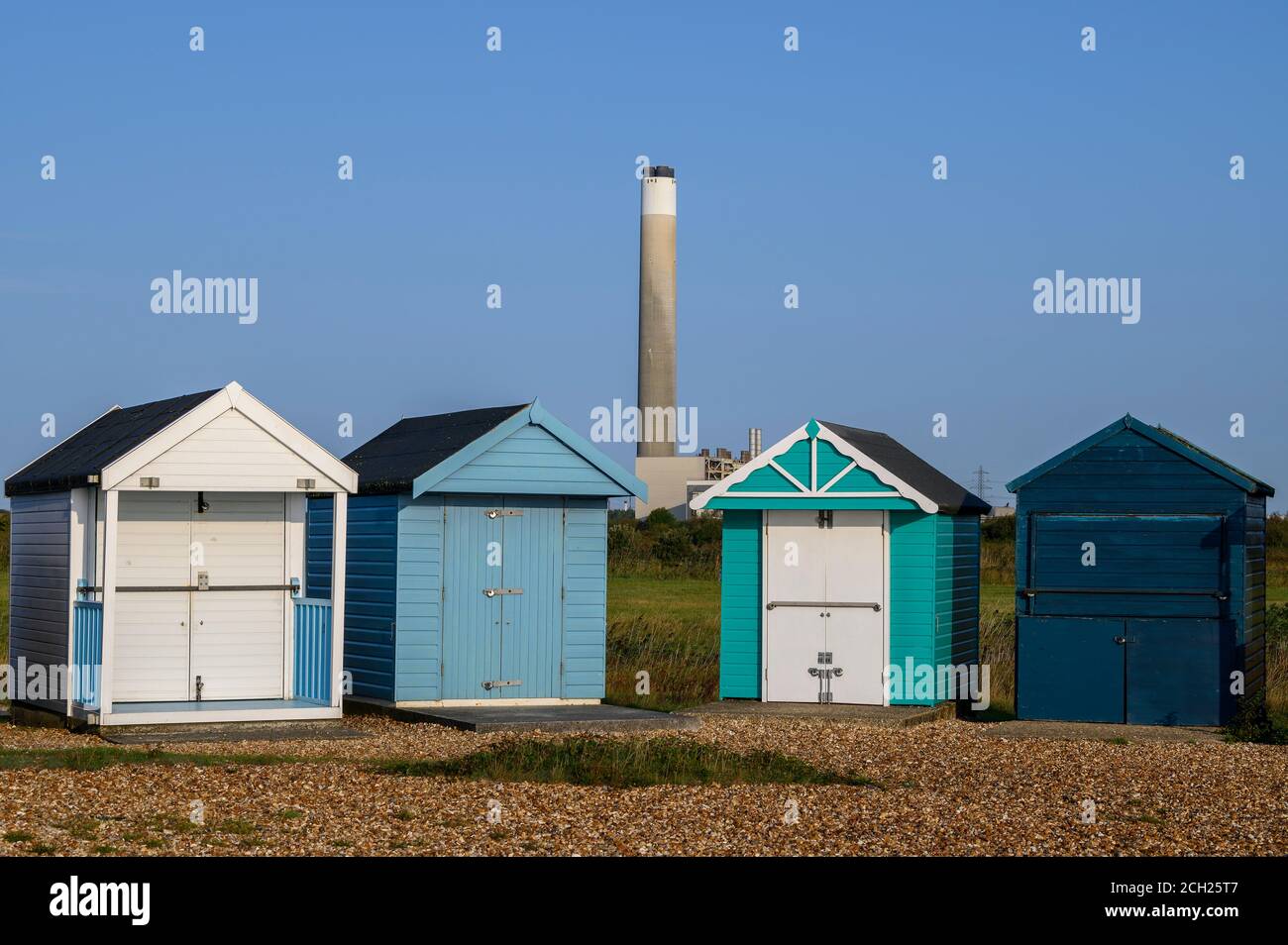 Centrale électrique de Fawley, Fawley, Southampton, Hampshire, Angleterre, Royaume-Uni vu de Calshot Beach Banque D'Images