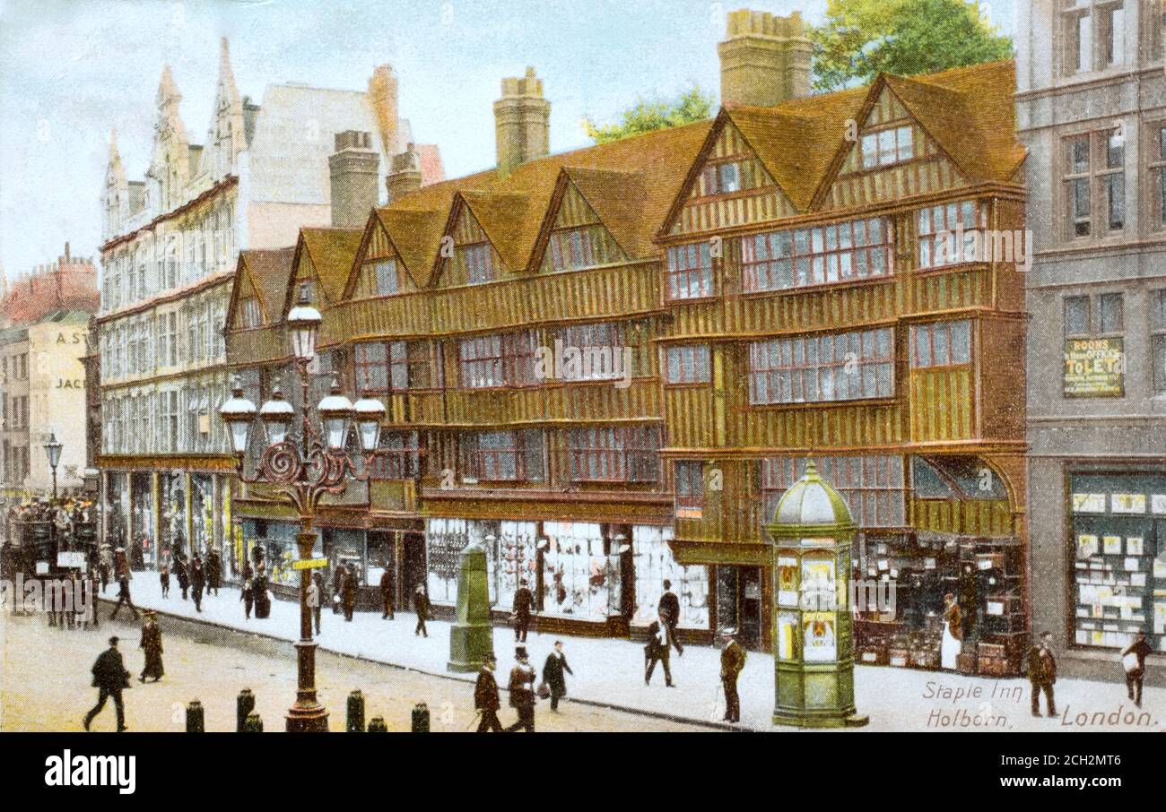 Une vue historique de l'extérieur du Staple Inn, Holborn, Londres, Angleterre, Royaume-Uni, prise d'une carte postale vers 1905. Banque D'Images