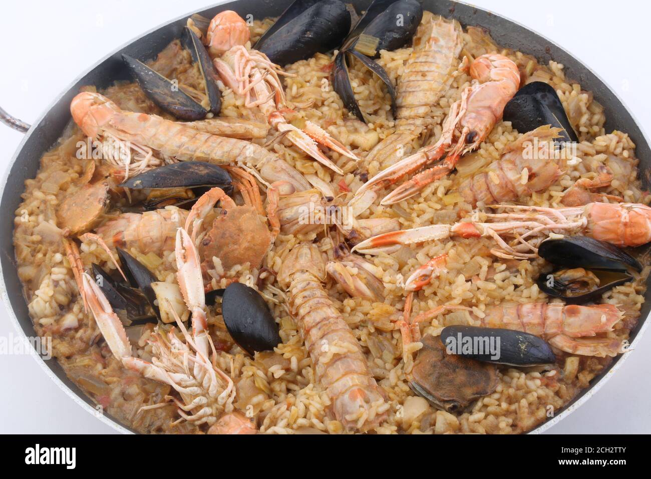 plat de riz espagnol typique connu sous le nom de paella Banque D'Images