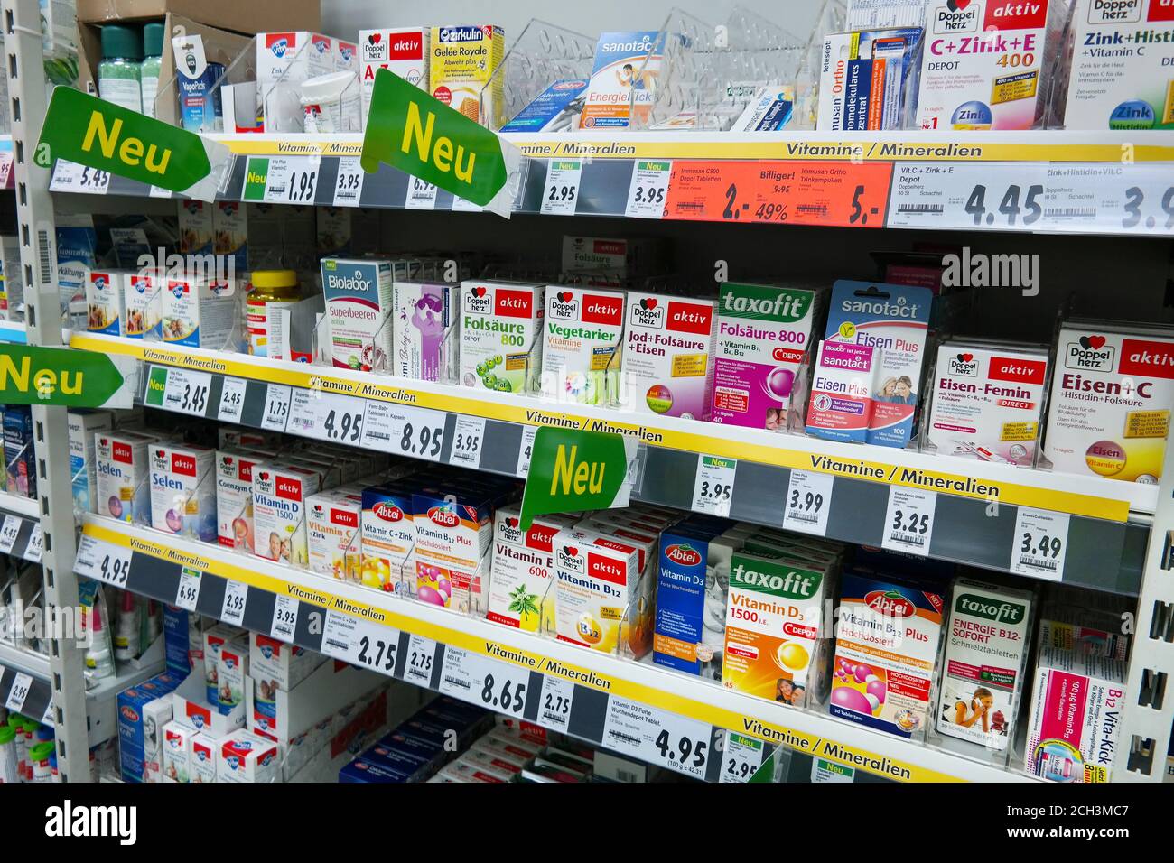 Vitamines et minéraux dans un magasin Banque D'Images