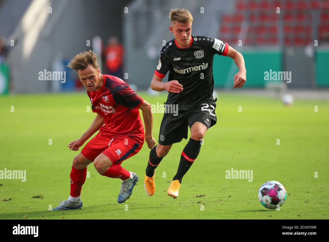 Leverkusen, Allemagne. 13 septembre 2020. DFB Pokal, premier jour, Eintracht Norderstedt - Bayer 04 Leverkusen: Johann Magnus Kilian Ludwig von Knebel Doeberitz (Norderstedt), Daley Sinkgraven (Leverkusen) crédit: Juergen Schwarz/Alay Live News Banque D'Images