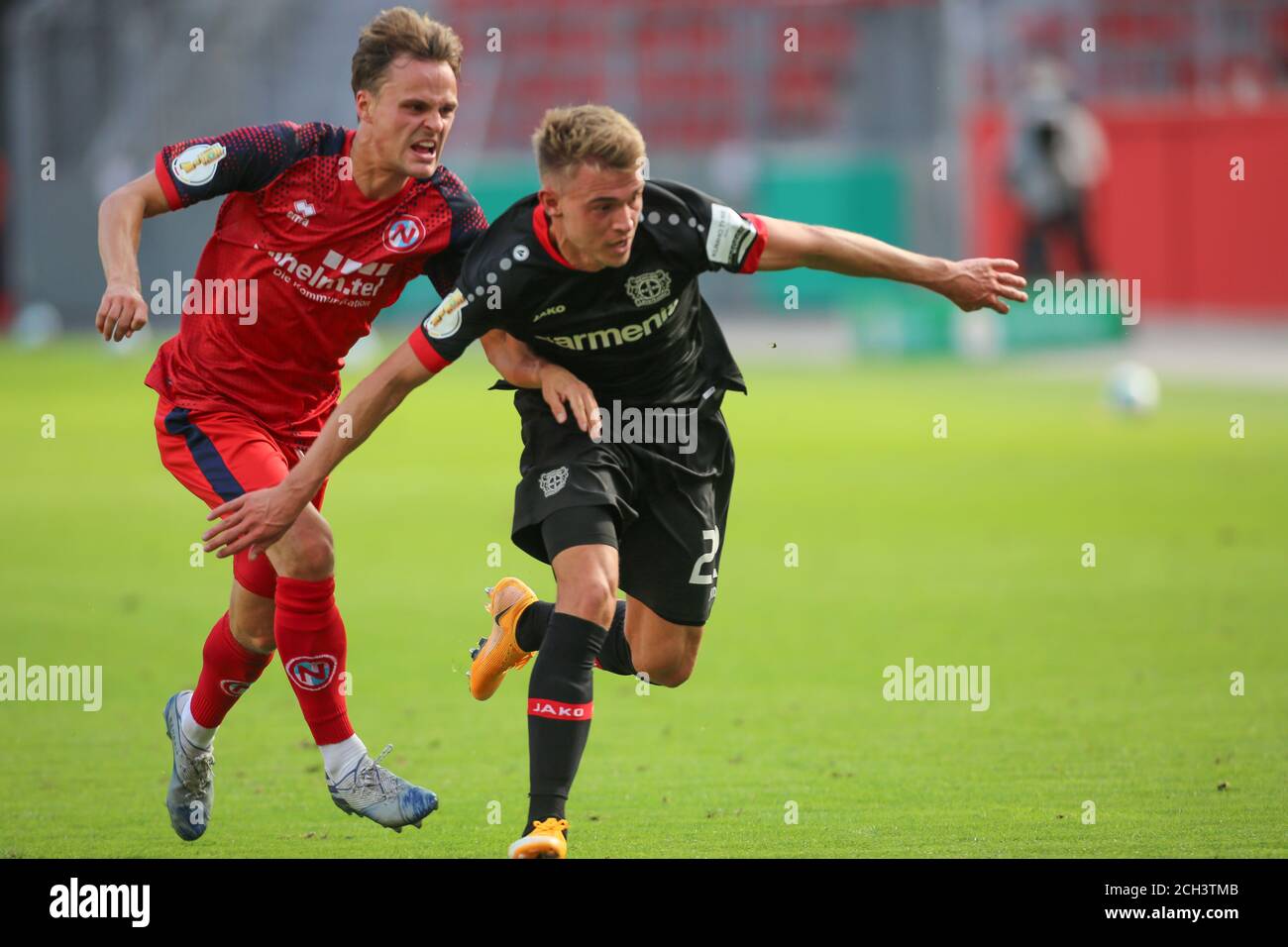 Leverkusen, Allemagne. 13 septembre 2020. DFB Pokal, premier jour, Eintracht Norderstedt - Bayer 04 Leverkusen: Johann Magnus Kilian Ludwig von Knebel Doeberitz (Norderstedt), Daley Sinkgraven (Leverkusen) crédit: Juergen Schwarz/Alay Live News Banque D'Images