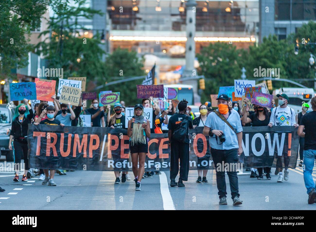 Un manifestant tient une bannière lors d'une manifestation contre l'administration Trump/Pence à New York le 3 septembre 2020. (Photo de Gabriele Holtermann/Sipa USA) crédit: SIPA USA/Alay Live News Banque D'Images