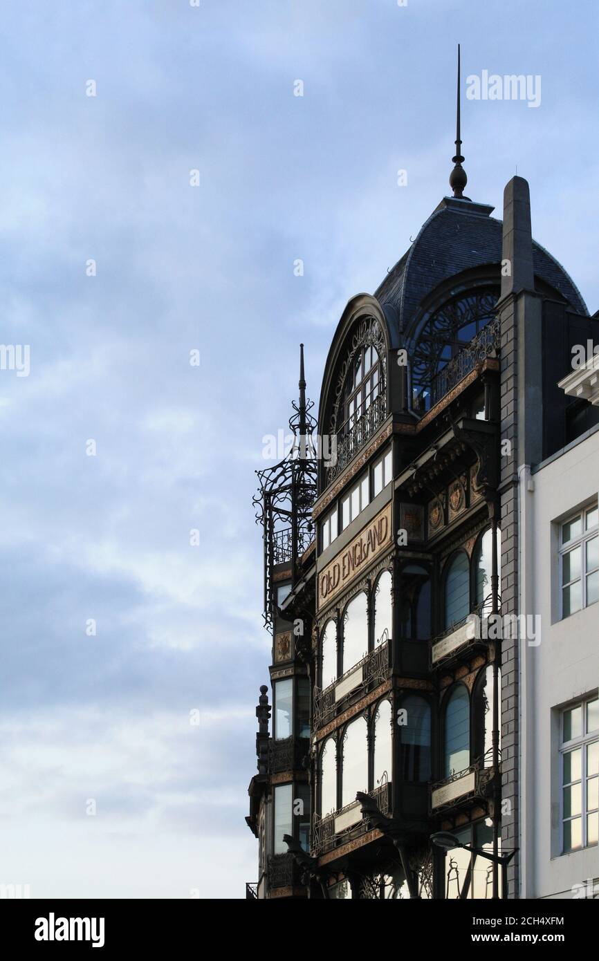 Façade Art nouveau du grand magasin de la Vieille Angleterre, aujourd'hui Musée des instruments de musique à Bruxelles, Belgique Banque D'Images