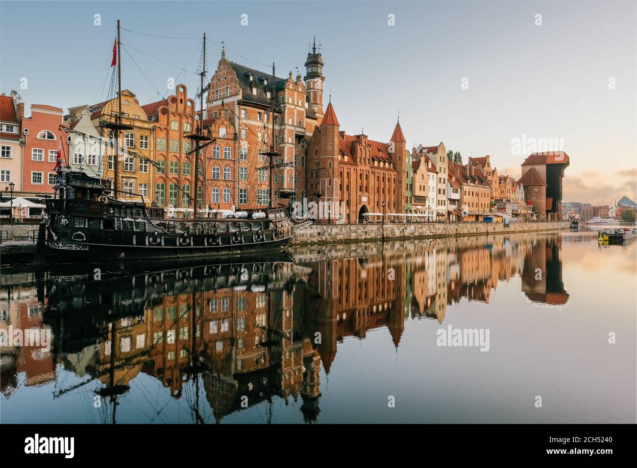 Paysage urbain de la vieille ville de Gdansk sur la rivière Motlawa, Pologne Banque D'Images
