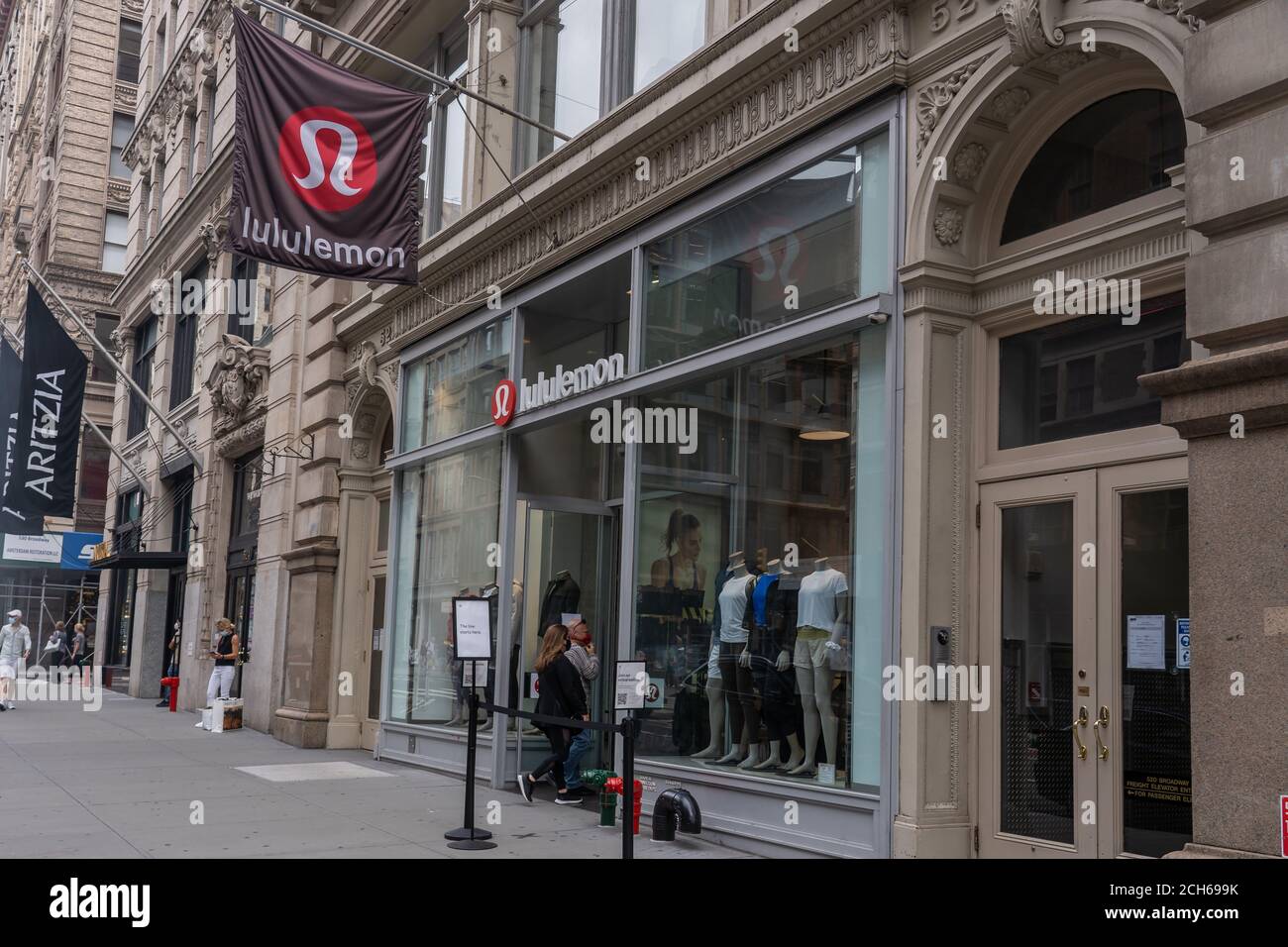 lululemon greenwich store