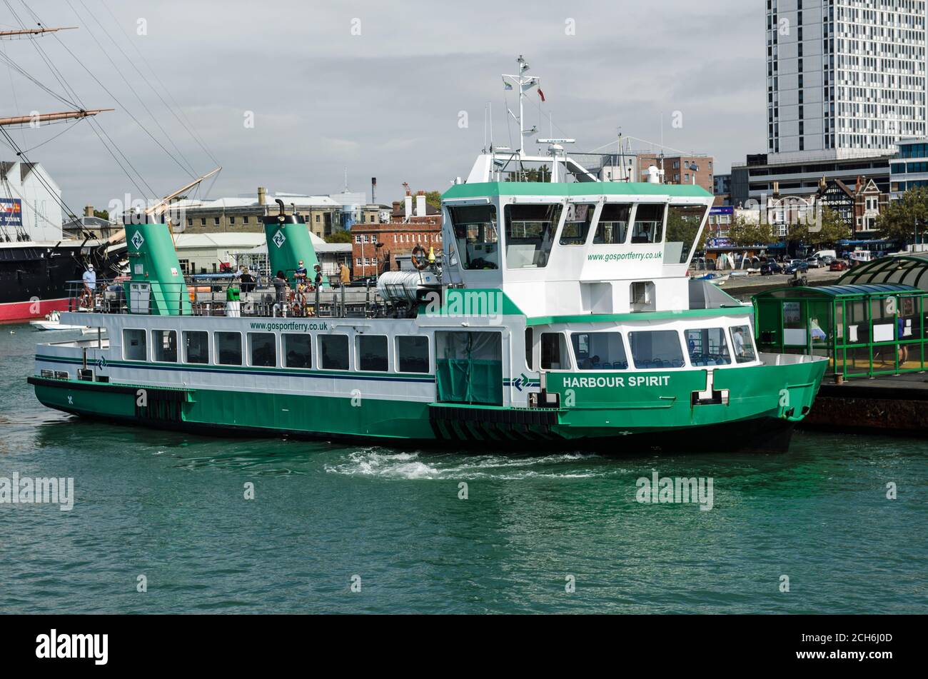 Portsmouth, Royaume-Uni - 8 septembre 2020 : le bateau Harbour Spirit, l'un des bateaux passagers du service de ferry de Gosport reliant Gosport et Portsmouth Ha Banque D'Images