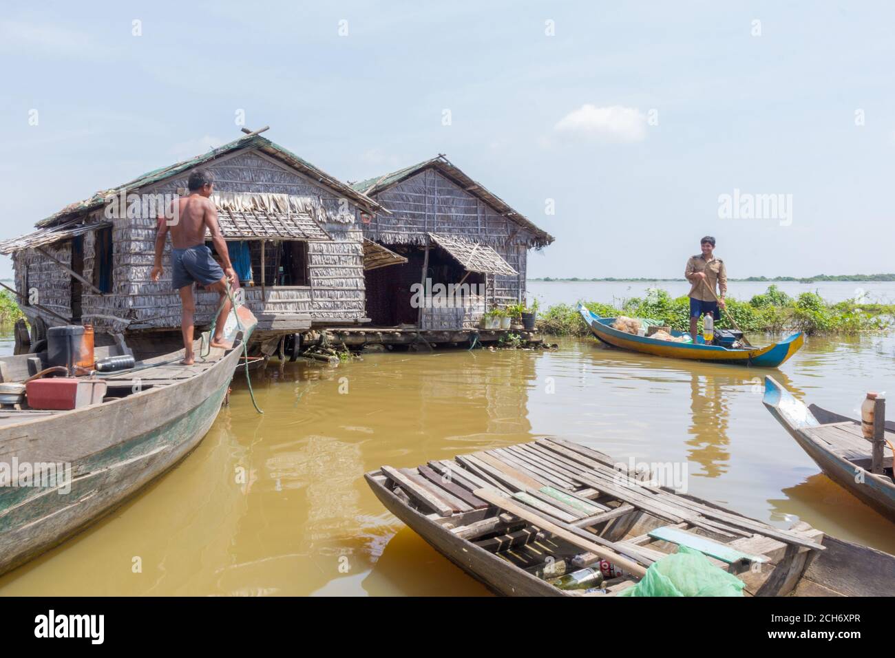 Bateaux de la maison au lac Tonle SAP Banque D'Images