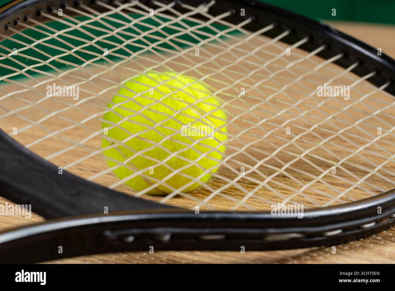 Regardez de près les équipements du court de tennis. Banque D'Images