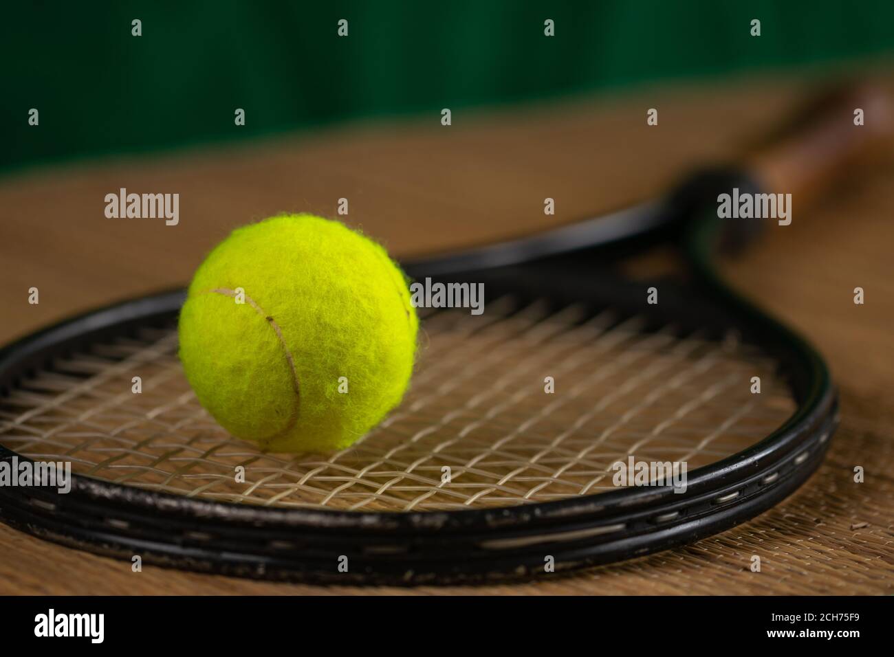Regardez de près les équipements du court de tennis. Banque D'Images