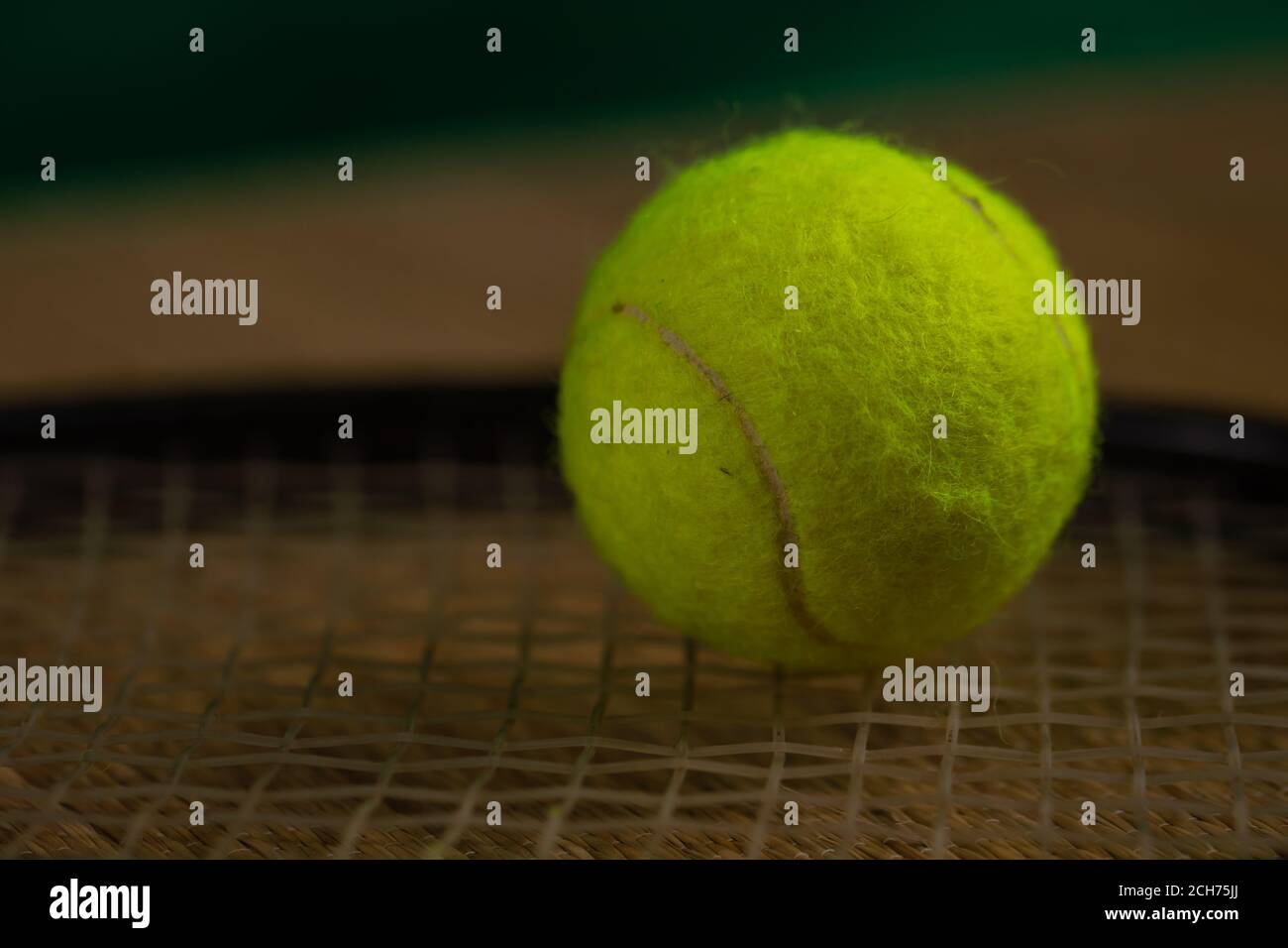 Regardez de près les équipements du court de tennis. Banque D'Images