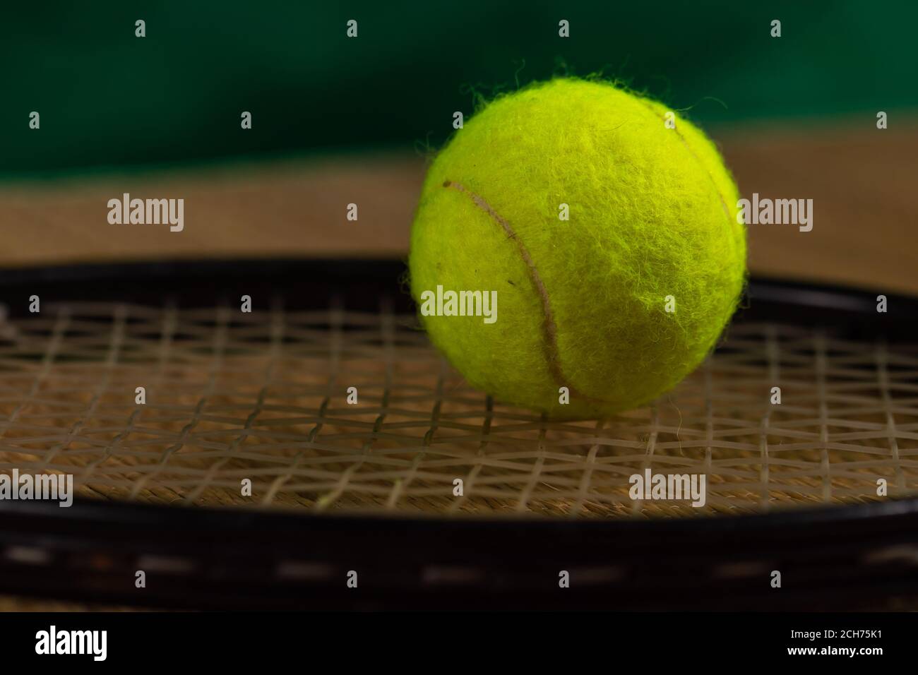 Regardez de près les équipements du court de tennis. Banque D'Images