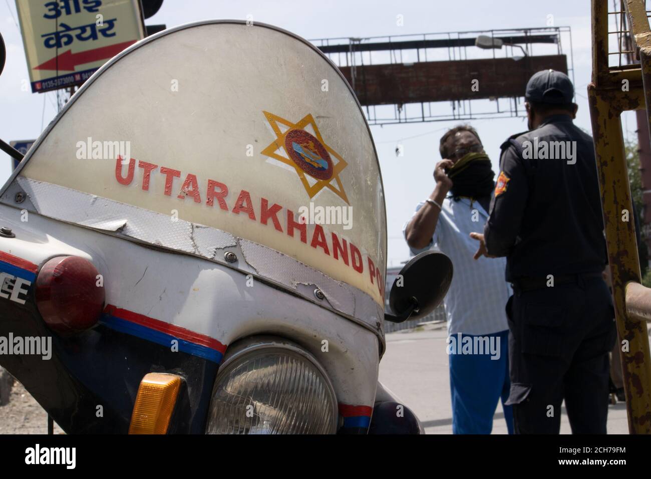 Dehradun, Uttarakhand/Inde - septembre 06 2020 : véhicule de police et policiers. Banque D'Images
