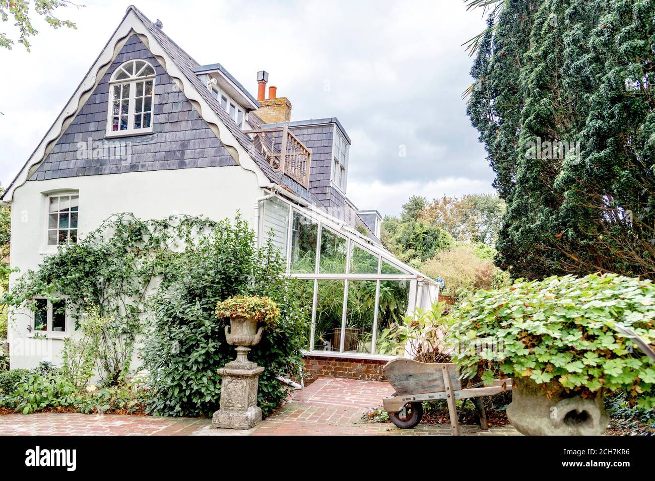 Jardin à Monk's House, la maison de Virginia et Leonard Woolf à Rodmell, Sussex Banque D'Images