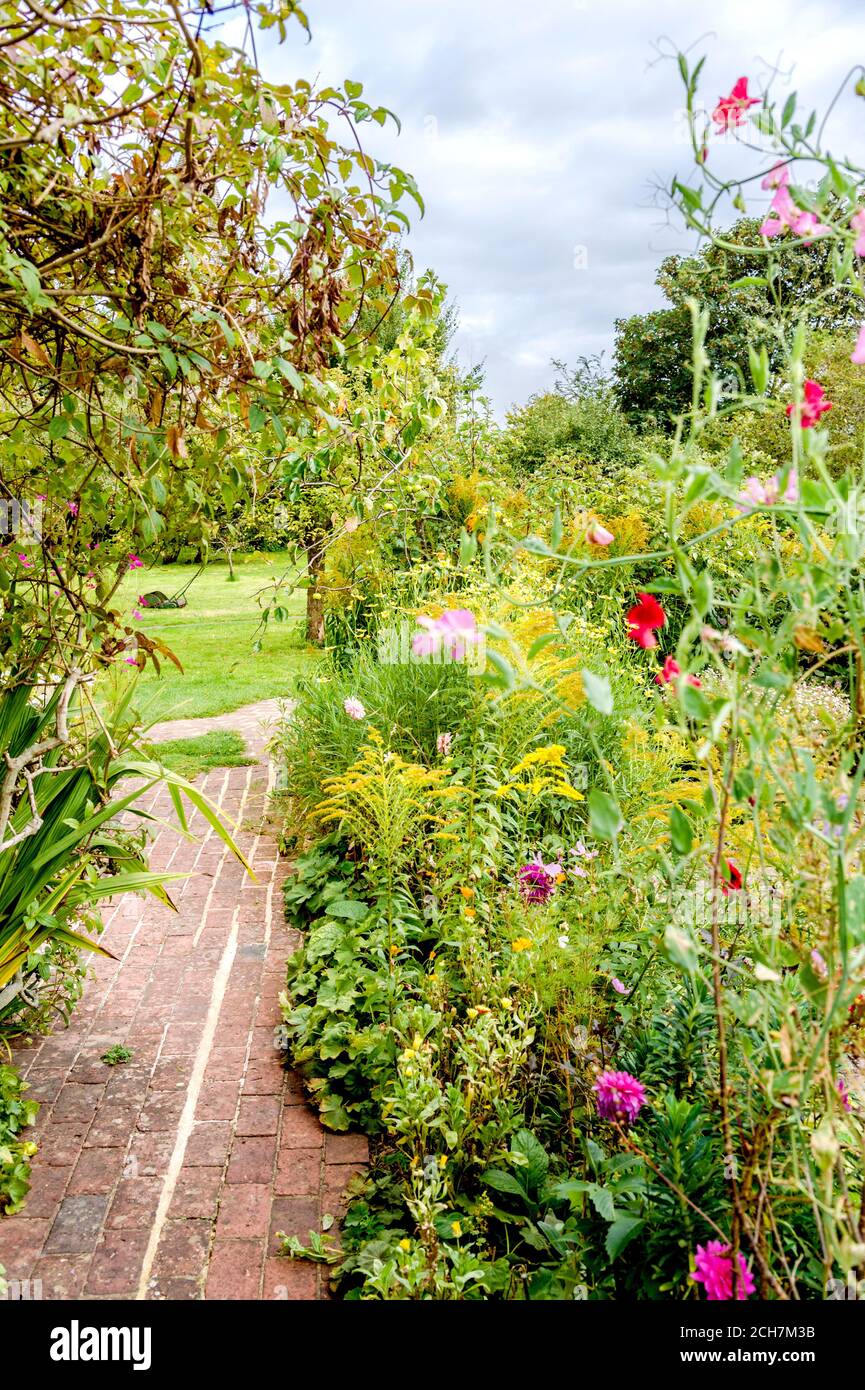 Jardin à Monk's House, la maison de Virginia et Leonard Woolf à Rodmell, Sussex Banque D'Images