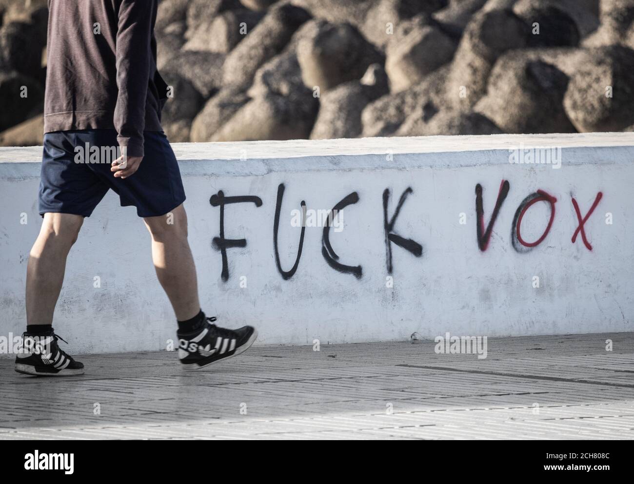 Anti-graffiti Vox sur le mur en Espagne. VOX est une droite du parti politique de centre en Espagne Banque D'Images