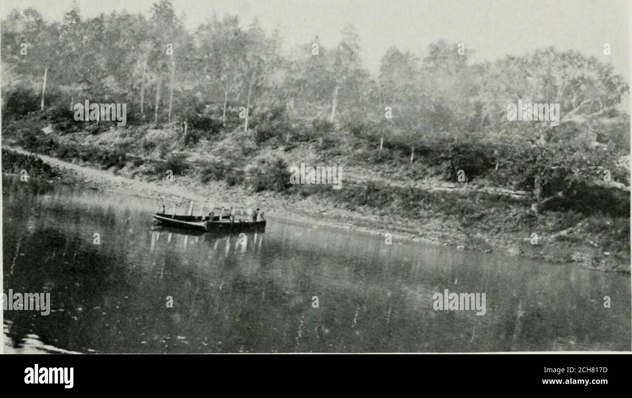 . La route de la nature vers le Kentucky, son emplacement et ses caractéristiques . La rivière Kentucky à Boonesborougli. Le Ferry est à environ 400 mètres sous Boonesborough. Le premier ferry dans le Kentucky. EstabHshed par Richard Calloway en octobre 177!t., en vertu d'une subvention de l'Assemblée législative de Virginie Banque D'Images