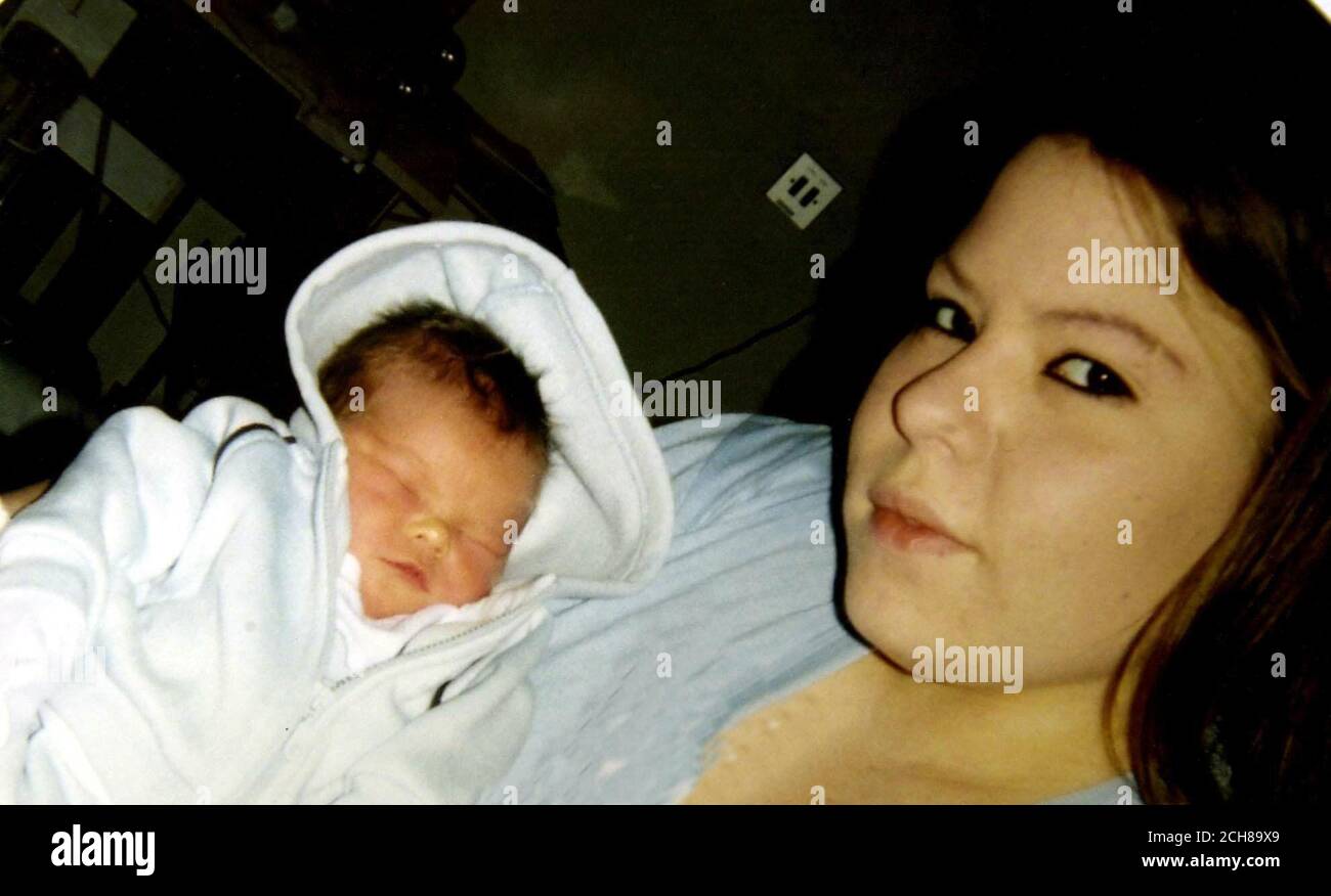La Fete De La Mere Glynis Tient Luke Kevin Day Qui Est Mort Du Superbug Sarm Bebe Luke N Avait Que 36 Heures Lorsqu Il Est Mort A L Hopital D Ipswich Le Sarm A Plus La Fete De La Mere Glynis Tient Luke Kevin Day Qui Est Mort Du Superbug Sarm Bebe Luke N Avait Que 36 Heures Lorsqu Il Est Mort A L Hopital D Ipswich Le Sarm A Plus