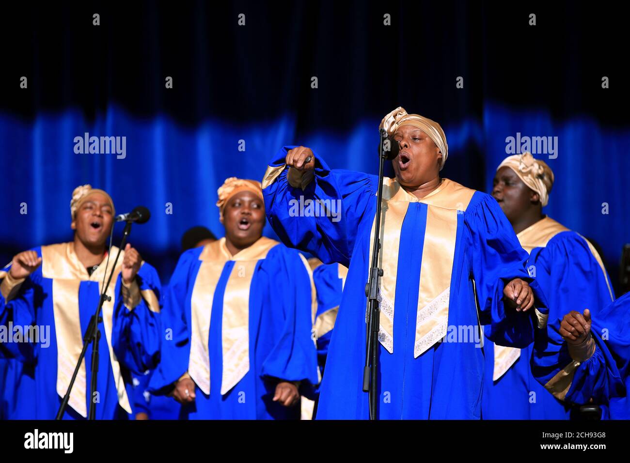 Divertissement à Victoria Park avant le défilé de bus à toit ouvert à travers le centre-ville de Leicester. Banque D'Images