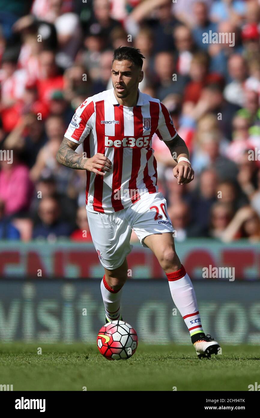 Geoff Cameron de Stoke City pendant le match de la Barclays Premier League au stade Britannia, Stoke-on-Trent. APPUYEZ SUR ASSOCIATION photo. Date de la photo: Dimanche 15 mai 2016. Voir PA Story FOOTBALL Stoke. Le crédit photo devrait se lire comme suit : Tim Goode/PA Wire. RESTRICTIONS : UTILISATION ÉDITORIALE UNIQUEMENT utilisation non autorisée avec des fichiers audio, vidéo, données, listes de présentoirs, logos de clubs/ligue ou services « en direct ». Utilisation en ligne limitée à 75 images, pas d'émulation vidéo. Aucune utilisation dans les Paris, les jeux ou les publications de club/ligue/joueur unique. Banque D'Images