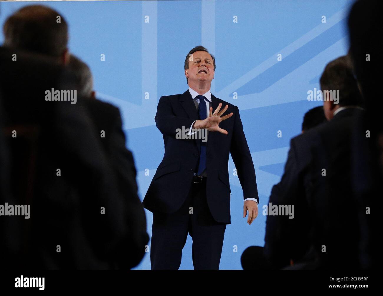 Le Premier ministre David Cameron s'adresse aux membres d'un Forum économique mondial au Mansion House de Londres, au cours duquel il a rejeté les demandes du camp du Leave selon lesquelles cesser de fumer conduirait à un feu de réglementations comme « très faible » et a insisté sur le fait que trois millions d'emplois étaient liés à l'adhésion. Banque D'Images