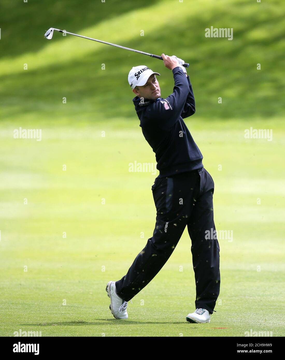 Russell KNOX, en Écosse, joue son deuxième cliché sur le 5e trou au cours du quatrième jour de l'Open d'Irlande au K Club, County Kildare. Banque D'Images