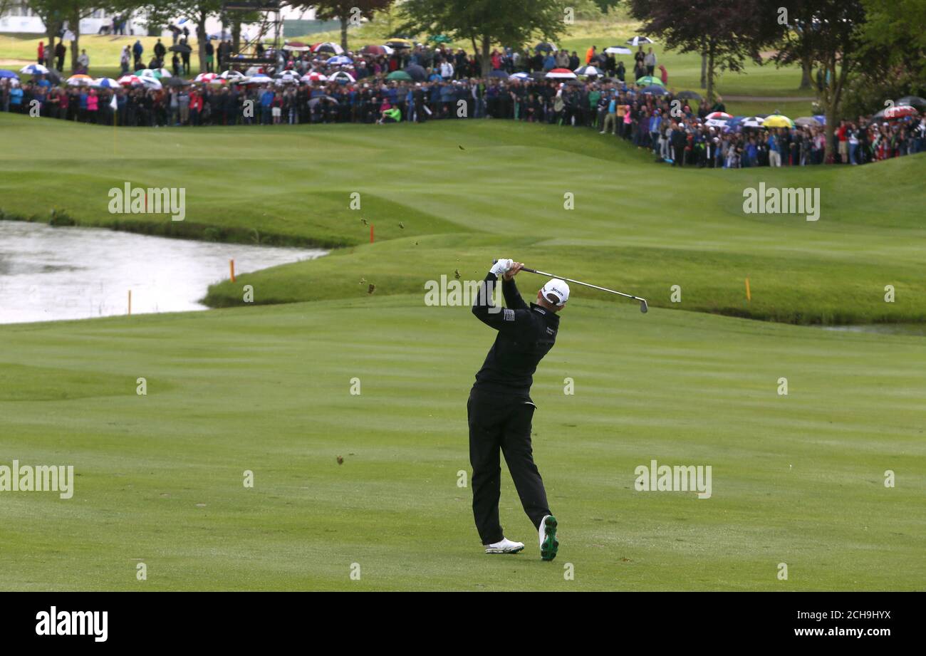 Russell KNOX, en Écosse, joue son approche tournée sur le 6ème trou au cours du quatrième jour de l'Open d'Irlande au K Club, dans le comté de Kildare.APPUYEZ SUR ASSOCIATION photo.Date de la photo: Dimanche 22 mai 2016.Voir PA Story Golf Irish.Le crédit photo devrait se lire comme suit : Brian Lawless/PA Wire.RESTRICTIONS : usage éditorial uniquement.Aucune utilisation commerciale.Pas de fausse association commerciale.Pas d'émulation vidéo.Aucune manipulation des images. Banque D'Images