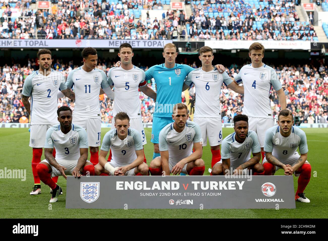 Groupe de l'équipe d'Angleterre (rangée supérieure de gauche à droite) Kyle Walker, DELE Alli, Gary Cahill, Joe Hart, John Stones et Eric Dier. (Rangée du bas, de gauche à droite) Danny Rose, Jamie Vardy, Harry Kane, Raheem Sterling et Jack Wilshere Banque D'Images