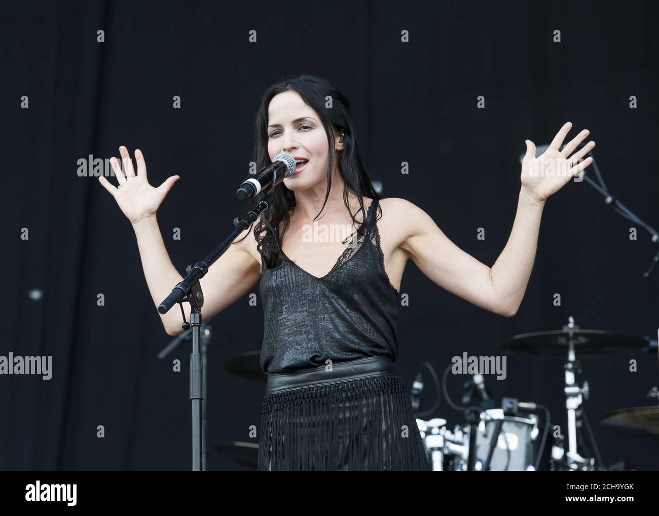 Andrea Corr, de la Corrs, se produit en direct sur scène au Festival de l'île de Wight, au parc Seaclose, à Newport, sur l'île de Wight. Banque D'Images