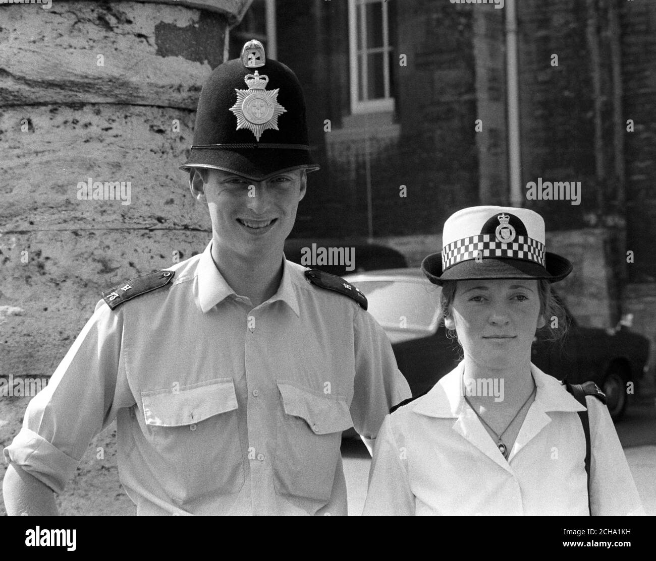Les policiers ont porté des chemises et des chemisiers à col ouvert à Oxford en raison de la vague de chaleur de 1976. Banque D'Images Les policiers ont porté des chemises et des chemisiers à col ouvert à Oxford en raison de la vague de chaleur de 1976. Banque D'Images