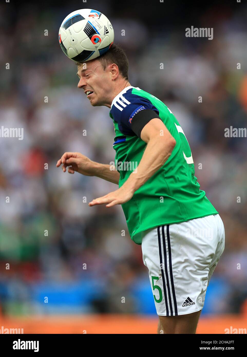 Jonny Evans en action en Irlande du Nord Banque D'Images