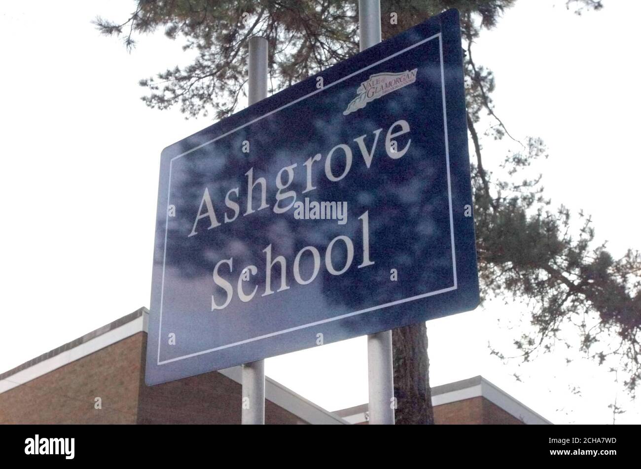 Ashgrove Special School for autistic Children à Penarth, près de Cardiff, où une fille de 13 ans est décédée après avoir été retirée d'une piscine. Haley Elizabeth Williams, de Newport, est décédée à la suite d'un incident survenu dans un complexe d'hydrothérapie le lundi 5 décembre. Voir PA Story DEATH Pool. APPUYEZ SUR ASSOCIATION PHOTOS. Le crédit photo doit être le suivant : Western Mail/PA Banque D'Images