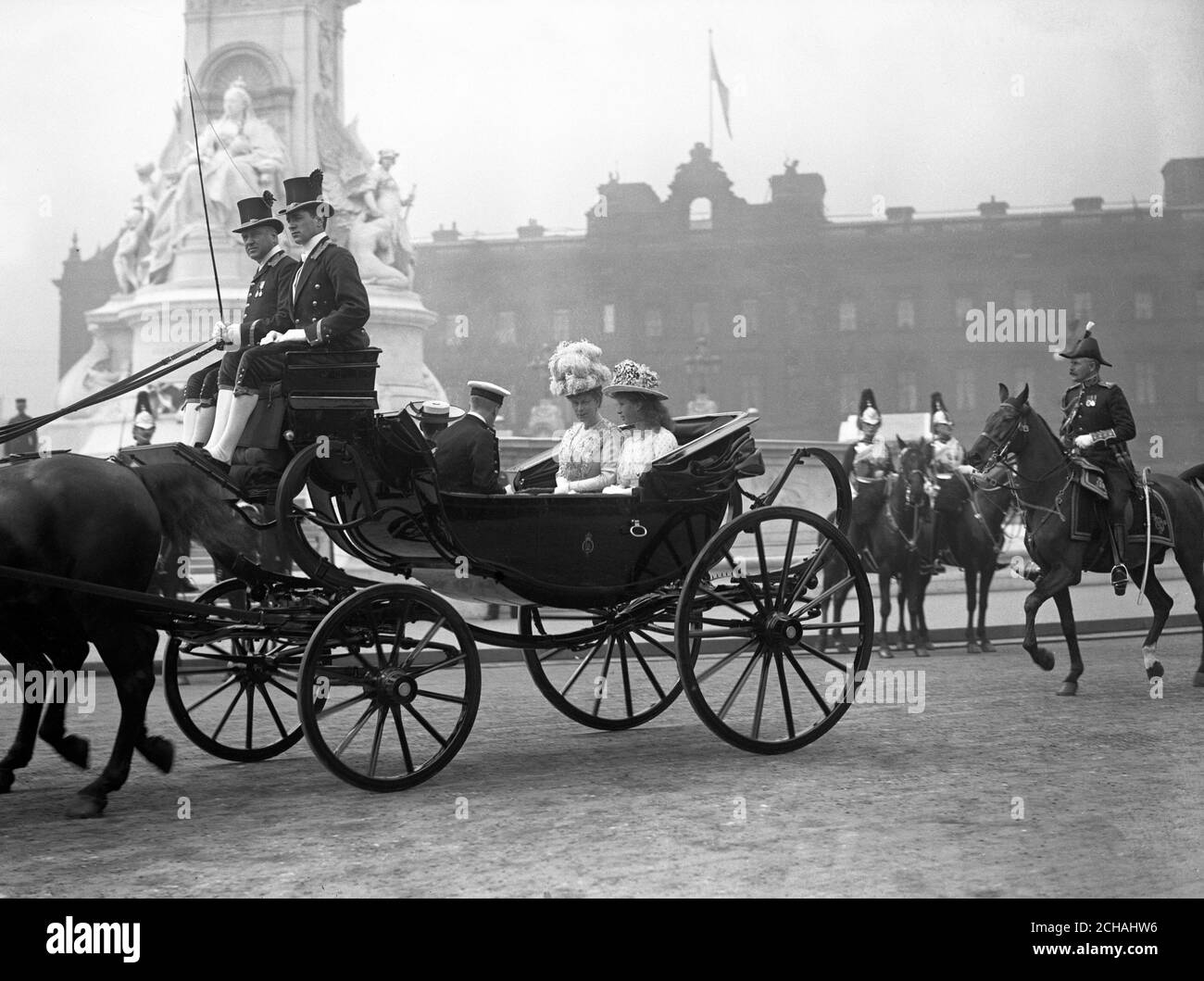 La reine Mary, aux côtés de la princesse Mary, se rendre à la cérémonie Trooping the Color. Banque D'Images