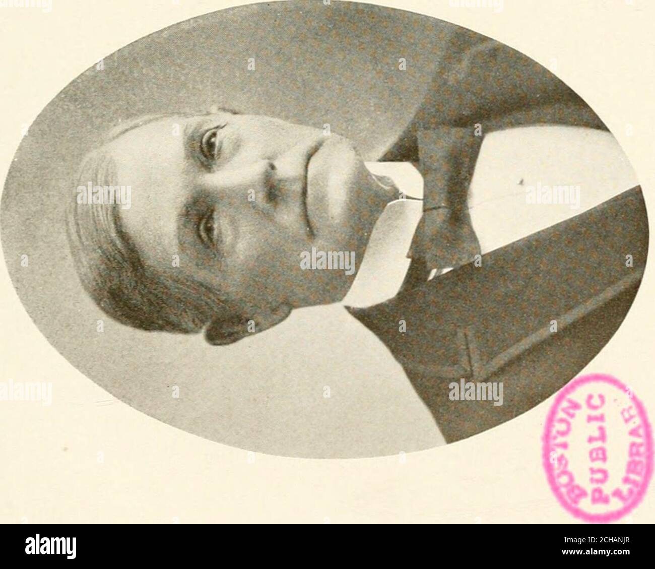 . Histoire de Robert Chainin et de ses descendants, et des autres Chaffins en Amérique . CO 2 o & gt;< Q2. Q2 2 &lt ; W ►J cm&lt ; XO TROISIÈME GÉNÉRATION 19 et HAD Frederick. 12. Albert Everett, b. 8,1829 janv.; d. Janvier 1836.vi. Aaron, b. 3 octobre 1791; d. 27 janvier 1868; M. 2,1815 avril, Betsy Proctor d'Acton, b. 27 juin 1792 ; d.avr. 13, 1880; pas d'enfants.37 vii. Robert, b. 21 février 1797; d. 16 décembre 1887. 11 JOSEPH (Robert 3) b. 30 septembre 1753, à Acton, Mass.; 25 juin 1836. Il a marché au capitaine Isaac Davis Co. Le 19 avril 1775, service de 5 jours; s'est joint aux poursuites des Britanniques Banque D'Images