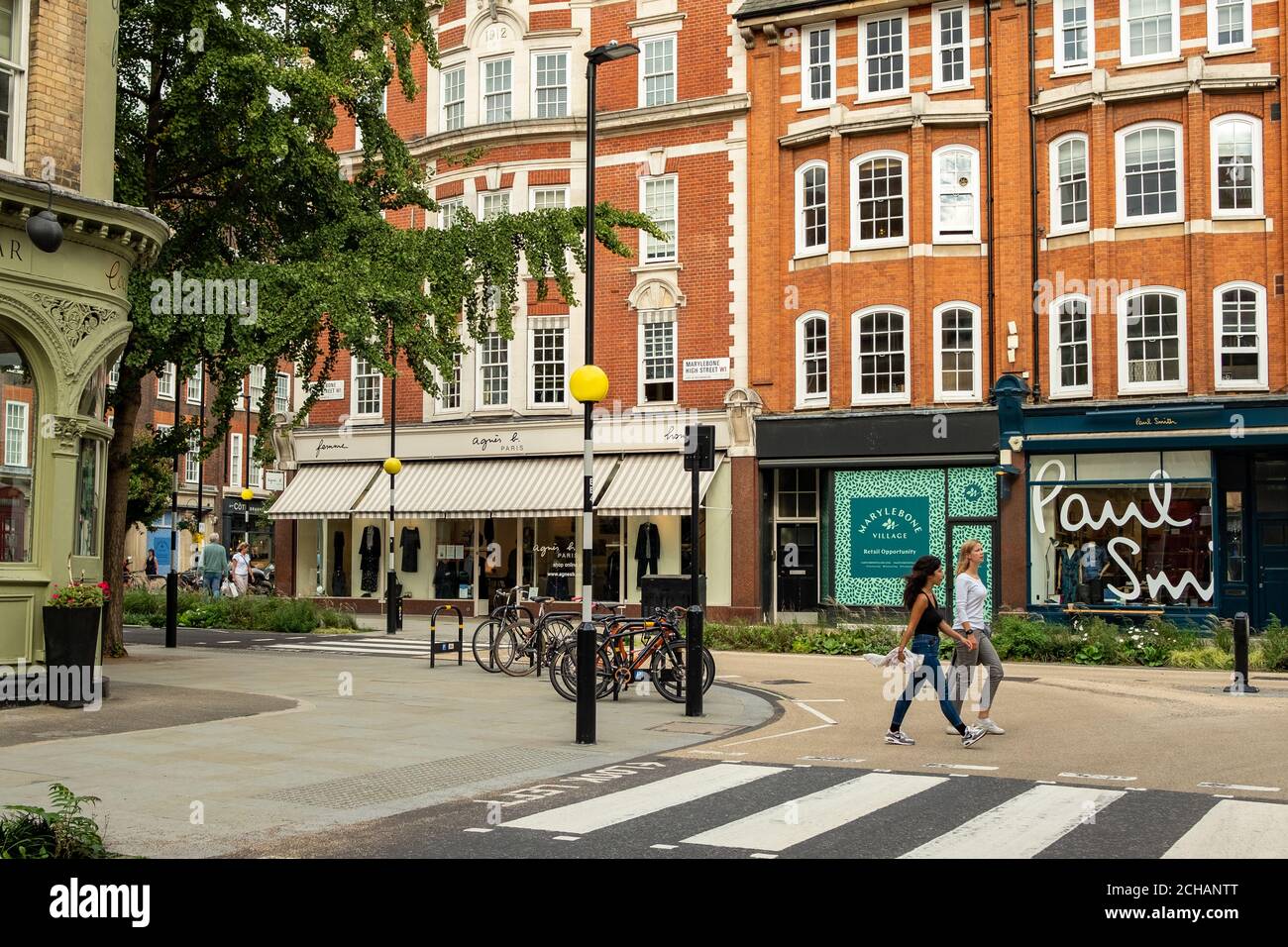 Londres- septembre 2020 : scène de Marylebone High Street. Une zone de vente au détail et de restaurant haut de gamme de Westminster Banque D'Images