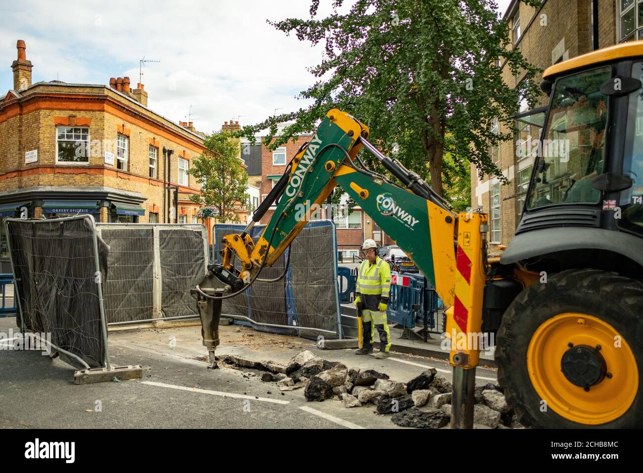 Londres- septembre 2020 : chantier de construction de la route FM Conway dans le centre de Londres, une entreprise britannique de services d'infrastructure. Banque D'Images Londres- septembre 2020 : chantier de construction de la route FM Conway dans le centre de Londres, une entreprise britannique de services d'infrastructure. Banque D'Images