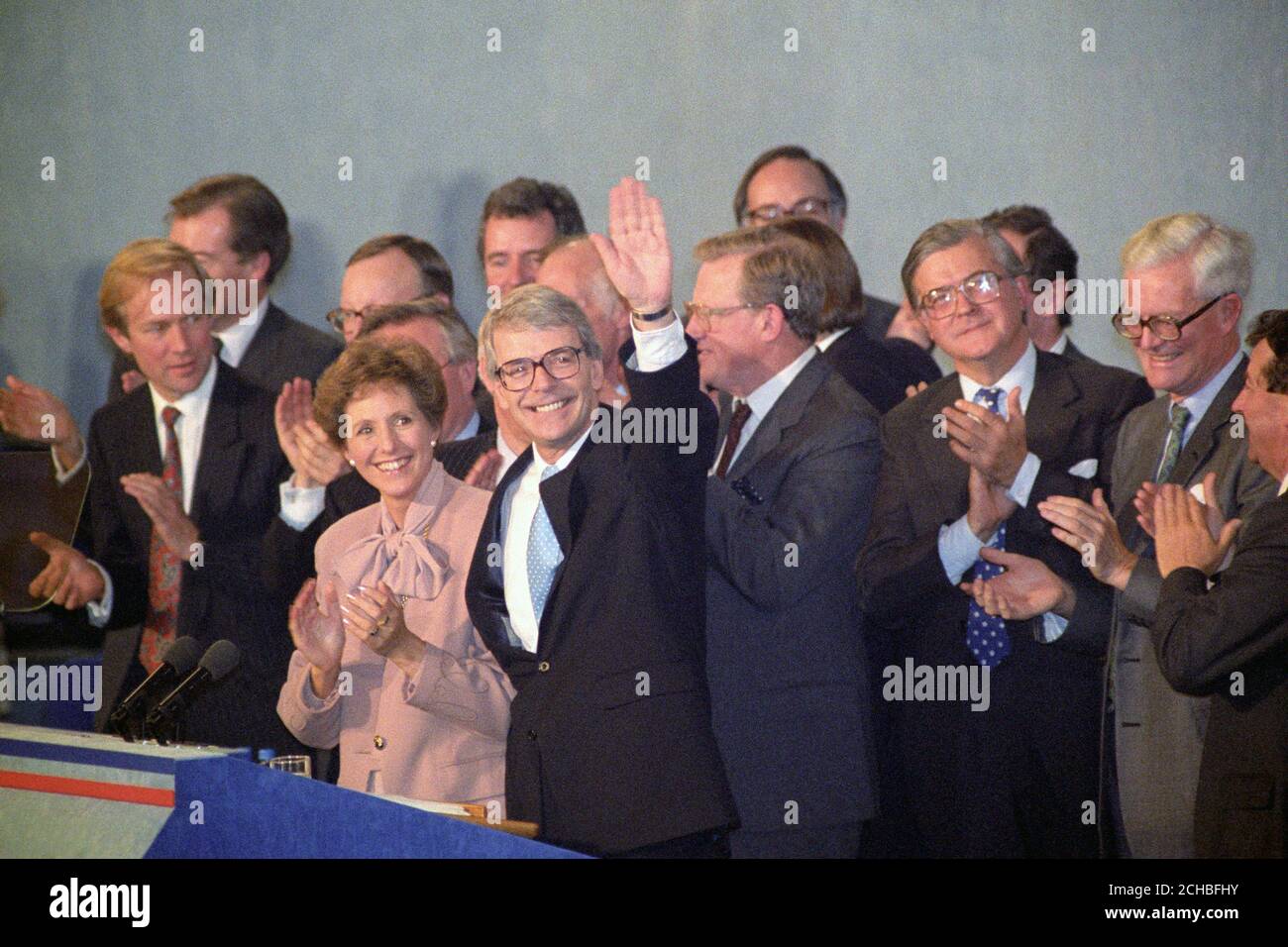 Le premier ministre John Major avec son épouse Norma et ses collègues du Cabinet après son discours du dernier jour de la Conférence du Parti conservateur aux jardins d'hiver de Blackpool. Banque D'Images