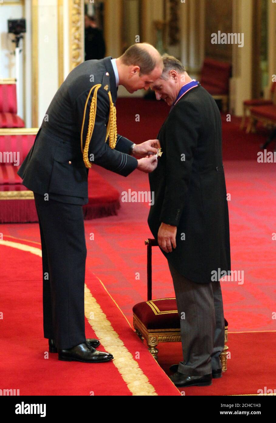 Sir David Hempleman-Adams de Box est fait chevalier commandant de l'ordre royal victorien par le duc de Cambridge à Buckingham Palace. Banque D'Images