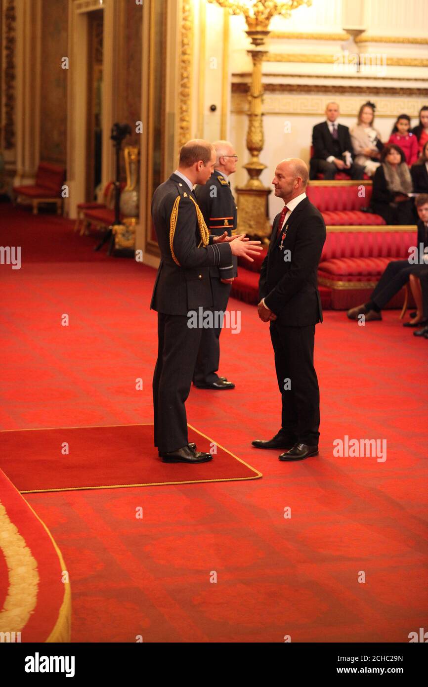 M. Ian Walker, de Southampton, est nommé MBE (membre de l'ordre de l'Empire britannique) par le duc de Cambridge au Palais de Buckingham. Banque D'Images