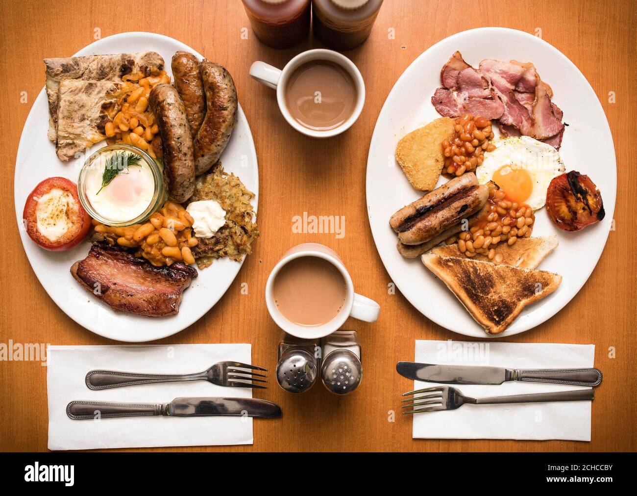 Soumis A L Embargo Du 0001 Vendredi Septembre 29 Usage Editorial Seulement Le Vrai Petit Dejeuner Anglais Complet Trfeb A Gauche Qui A Des Ingredients Bases Sur La Composition Genetique Typique D Une Personne