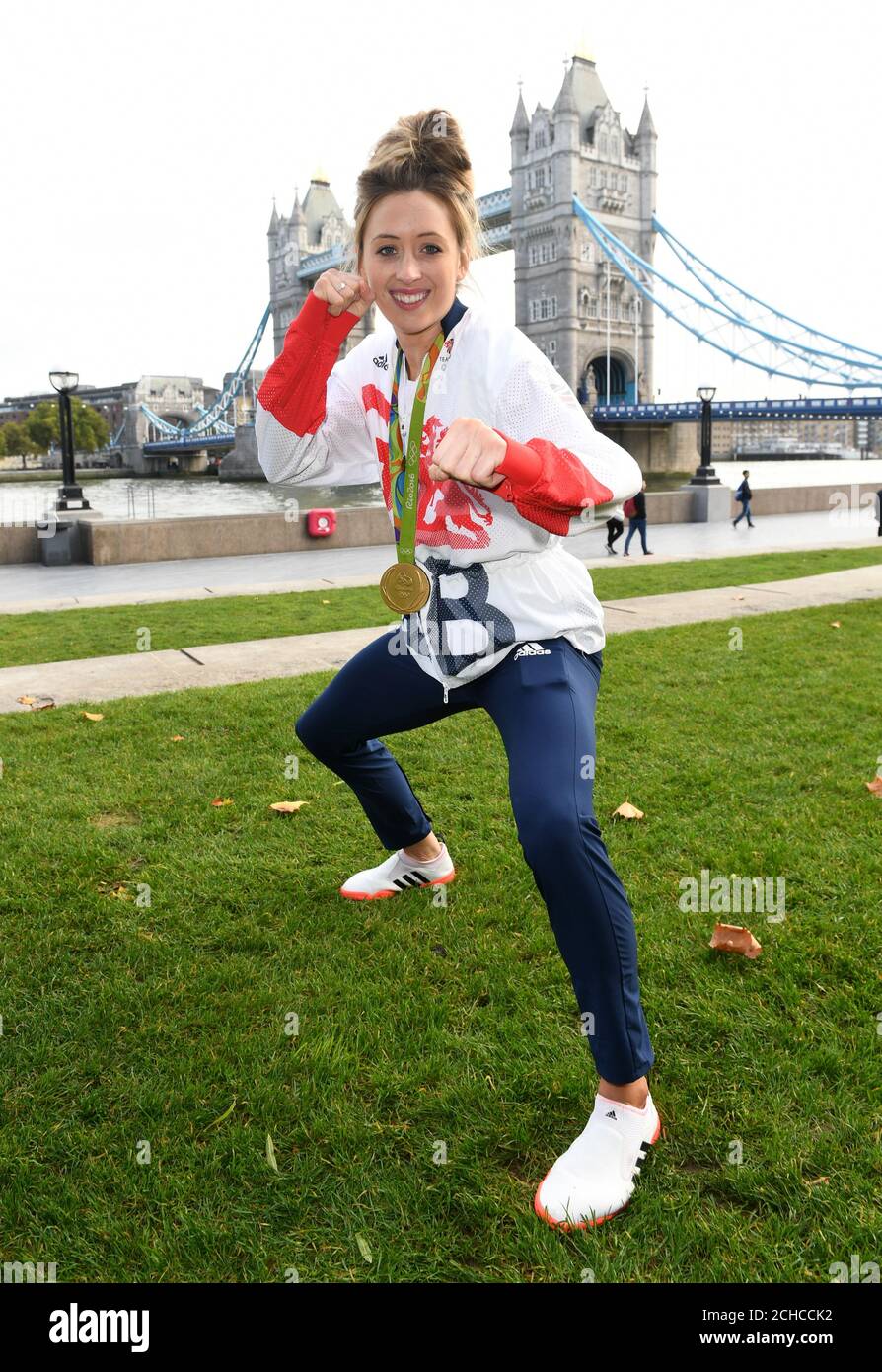 Le gagnant de la médaille d'or olympique Jade Jones organise une classe d'arts martiaux pour les familles à Potters Fields, Londres, afin de célébrer le film LEGO Ninjago, sorti dans les cinémas du Royaume-Uni le 13 octobre. Banque D'Images