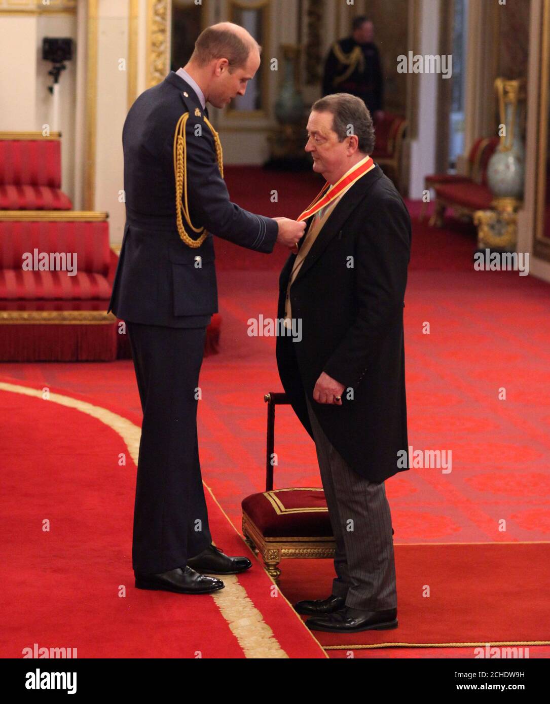 L'ancien directeur du Serious Fraud Office, Sir David Green est nommé Chevalier Bachelor de l'Empire britannique par le duc de Cambridge lors d'une cérémonie d'investiture à Buckingham Palace, Londres. Banque D'Images