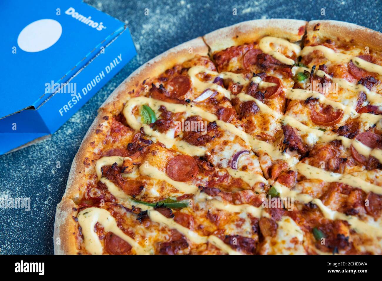 Dominos pizzas Banque de photographies et d'images à haute résolution -  Alamy